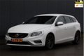 Volvo V60 - 2.0 D4 R-Design Navi/181PK/1e Eigenaar/Trekhaak afneembaar - 1 - Thumbnail