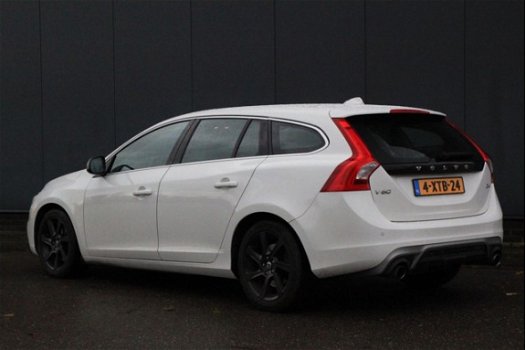 Volvo V60 - 2.0 D4 R-Design Navi/181PK/1e Eigenaar/Trekhaak afneembaar - 1