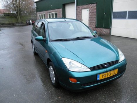 Ford Focus Wagon - 1.6-16V Ambiente Airco, Parrot, Stuurbekrachtiging - 1