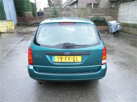 Ford Focus Wagon - 1.6-16V Ambiente Airco, Parrot, Stuurbekrachtiging - 1