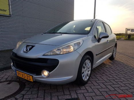 Peugeot 207 - 1