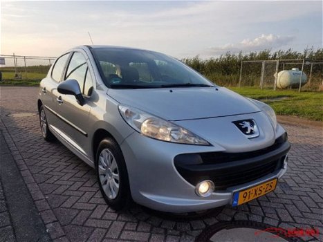 Peugeot 207 - 1