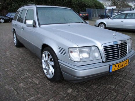 Mercedes-Benz E-klasse Combi - 250 D AIRCO TREKHAAK APK 1-2021 - 1