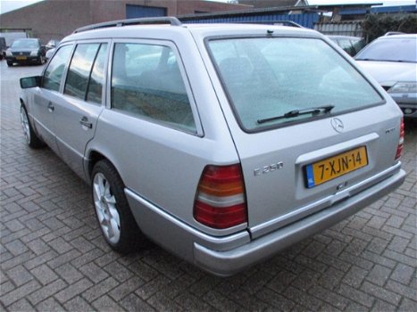 Mercedes-Benz E-klasse Combi - 250 D AIRCO TREKHAAK APK 1-2021 - 1