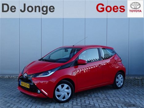 Toyota Aygo - 1.0 VVT-i X-Play 5-deurs | Airco | Automaat | Navigatie | Armsteun - 1