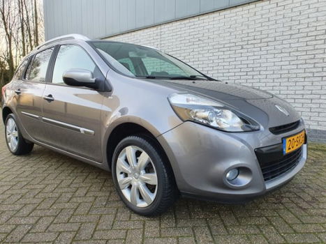 Renault Clio Estate - TCe 100 Night & Day INCLUSIEF RIJKLAARPAKKET TWV € 695, - 1