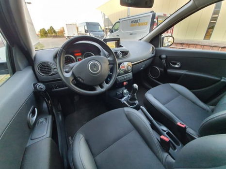 Renault Clio Estate - TCe 100 Night & Day INCLUSIEF RIJKLAARPAKKET TWV € 695, - 1