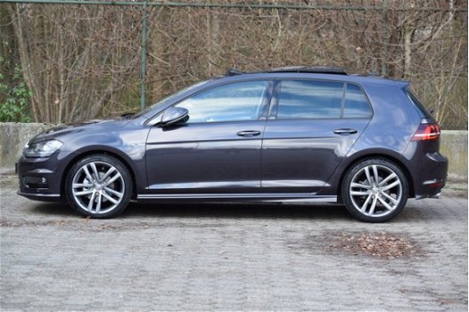 Volkswagen Golf - 1.4 TSI R-Line Pano Dodehoek Navi Xenon DSG7 - 1