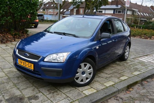 Ford Focus - 1.4-16V Trend PERFECT ONDERHOUDEN MET NIEUW DIST RIEM - 1