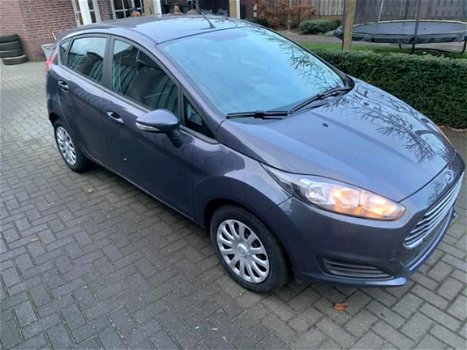 Ford Fiesta - 1.0 Style met schade aan linkervoorscherm - 1