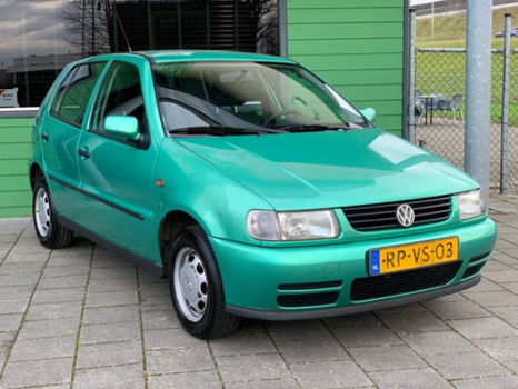 Volkswagen Polo - 1.6 / Automaat / 5Drs / Airco / Nieuwe APK / - 1