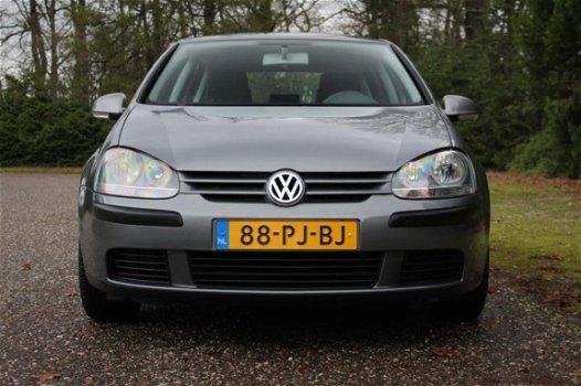 Volkswagen Golf - 1.6 FSI Trendline 5 deurs Airco 6-bak NAP - 1