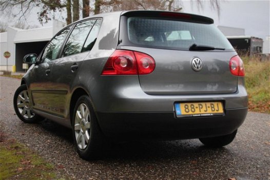 Volkswagen Golf - 1.6 FSI Trendline 5 deurs Airco 6-bak NAP - 1