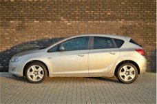 Opel Astra - 1.4 Turbo Sport Airco / Parkeersensoren Achter / Stoelverwarming