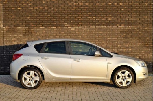 Opel Astra - 1.4 Turbo Sport Airco / Parkeersensoren Achter / Stoelverwarming - 1