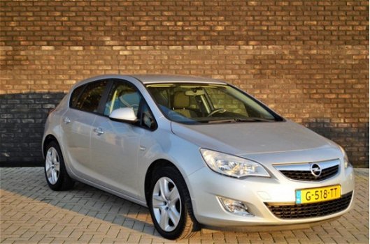 Opel Astra - 1.4 Turbo Sport Airco / Parkeersensoren Achter / Stoelverwarming - 1