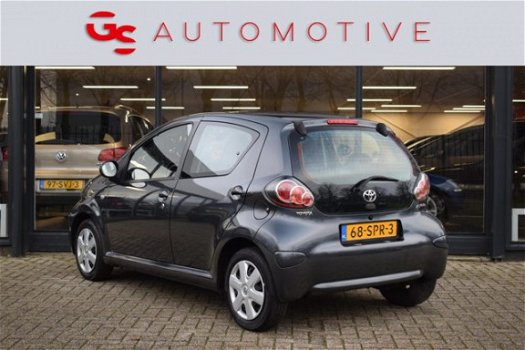 Toyota Aygo - 1.0-12V Comfort Navigator 68PK 5d 1e eig met navi, airco en radio cd speler - 1