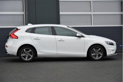 Volvo V40 - D4 190 Pk Business R-Design Camera Leder Clima - 1