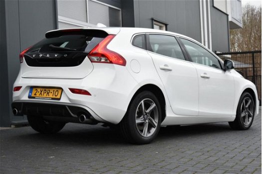 Volvo V40 - D4 190 Pk Business R-Design Camera Leder Clima - 1