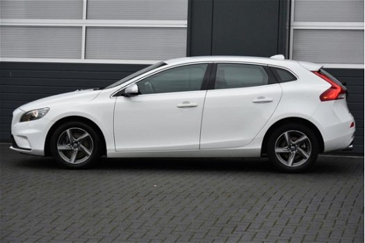 Volvo V40 - D4 190 Pk Business R-Design Camera Leder Clima - 1