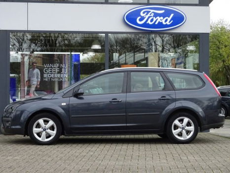 Ford Focus Wagon - 1.8-16V Futura 125pk Navigatie, Airco, Cruise control, Stoelverwarming, Trekhaak, - 1