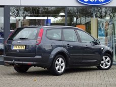 Ford Focus Wagon - 1.8-16V Futura 125pk Navigatie, Airco, Cruise control, Stoelverwarming, Trekhaak,