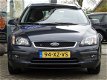 Ford Focus Wagon - 1.8-16V Futura 125pk Navigatie, Airco, Cruise control, Stoelverwarming, Trekhaak, - 1 - Thumbnail