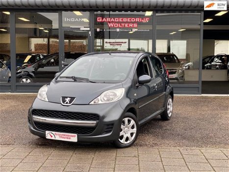 Peugeot 107 - 1.0-12V XS AIRCO 5 DEURS METAAL KLEUR NIEUWE APK TOERENTELLER - 1