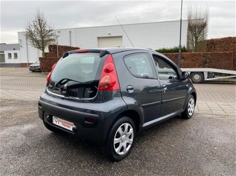 Peugeot 107 - 1.0-12V XS AIRCO 5 DEURS METAAL KLEUR NIEUWE APK TOERENTELLER - 1