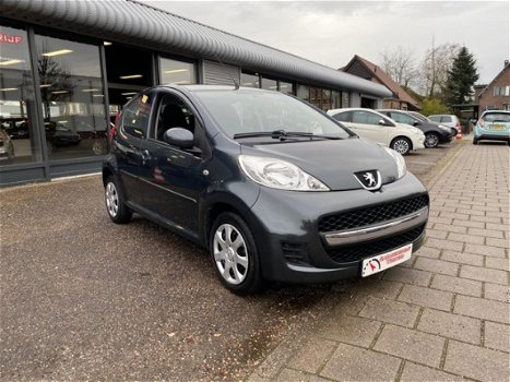 Peugeot 107 - 1.0-12V XS AIRCO 5 DEURS METAAL KLEUR NIEUWE APK TOERENTELLER - 1