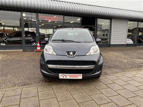 Peugeot 107 - 1.0-12V XS AIRCO 5 DEURS METAAL KLEUR NIEUWE APK TOERENTELLER - 1