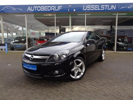 Opel Astra GTC - 1.8 Cosmo / Navigatie / Airco / Cruise Control - 1