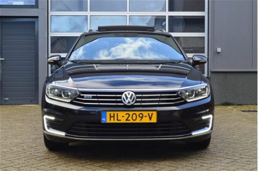 Volkswagen Passat Variant - 1.4T GTE Highline Panorama/18inch/LED 1e Eigenaar - 1