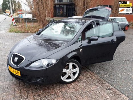 Seat Leon - 2.0 FSI Stylance 2 E EIGENAAR / km 135000 NAP/NIEUWE APK 24-12-2020 /AIRCO/INRUIL MOG - 1