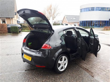 Seat Leon - 2.0 FSI Stylance 2 E EIGENAAR / km 135000 NAP/NIEUWE APK 24-12-2020 /AIRCO/INRUIL MOG - 1