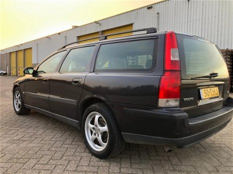 Volvo V70 - 2.4 Comfort Line - 1