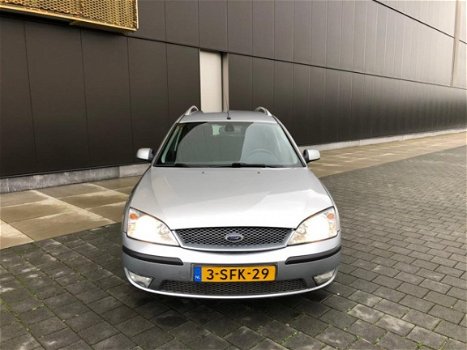 Ford Mondeo Wagon - 1.8-16V Futura - 1