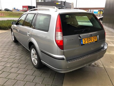 Ford Mondeo Wagon - 1.8-16V Futura - 1