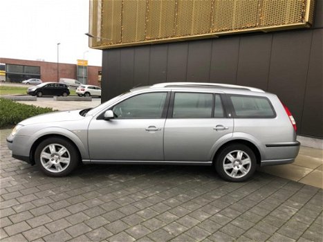 Ford Mondeo Wagon - 1.8-16V Futura - 1