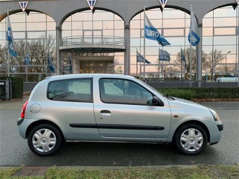 Renault Clio - 1.2-16V Authentique 1 jaar apk - 1