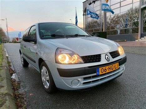 Renault Clio - 1.2-16V Authentique 1 jaar apk - 1