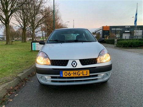 Renault Clio - 1.2-16V Authentique 1 jaar apk - 1