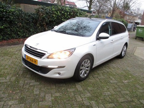 Peugeot 308 SW - 1.2 PureTech Style 130pk navigatie panoramadak parelmoer dealeronderhouden - 1