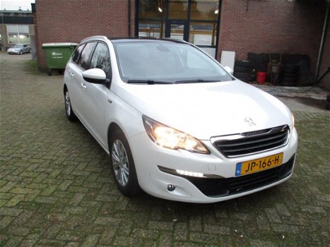 Peugeot 308 SW - 1.2 PureTech Style 130pk navigatie panoramadak parelmoer dealeronderhouden - 1