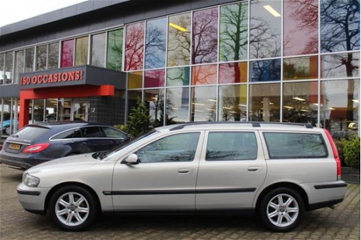 Volvo V70 - 2.4 Comfort Line *YOUNGTIMER* / LEDER / NAVI / AIRCO-ECC / CRUISE CTR. / TREKHAAK - 1