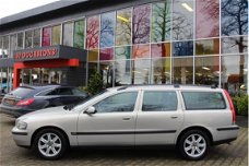 Volvo V70 - 2.4 Comfort Line *YOUNGTIMER* / LEDER / NAVI / AIRCO-ECC / CRUISE CTR. / TREKHAAK