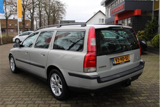 Volvo V70 - 2.4 Comfort Line *YOUNGTIMER* / LEDER / NAVI / AIRCO-ECC / CRUISE CTR. / TREKHAAK - 1