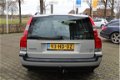 Volvo V70 - 2.4 Comfort Line *YOUNGTIMER* / LEDER / NAVI / AIRCO-ECC / CRUISE CTR. / TREKHAAK - 1 - Thumbnail