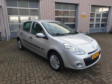 Renault Clio - 1.2 16V 75 Special Line - 1