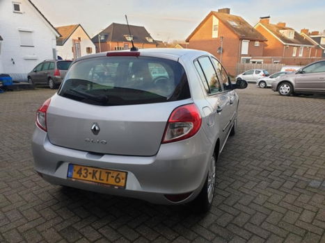 Renault Clio - 1.2 16V 75 Special Line - 1